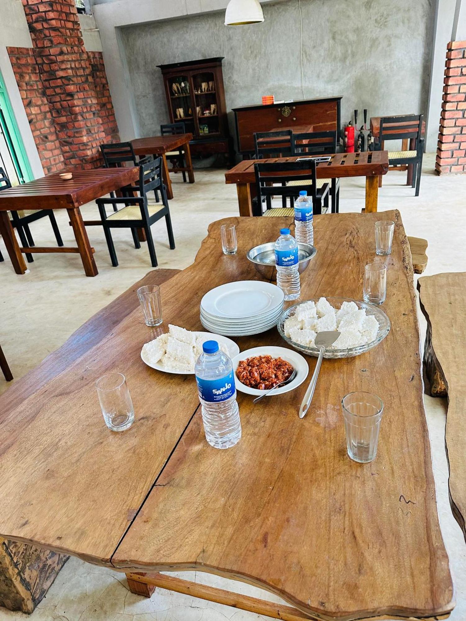 Lanka Bangla Inn Villas Restaurant & Travels Katunayaka Eksteriør billede