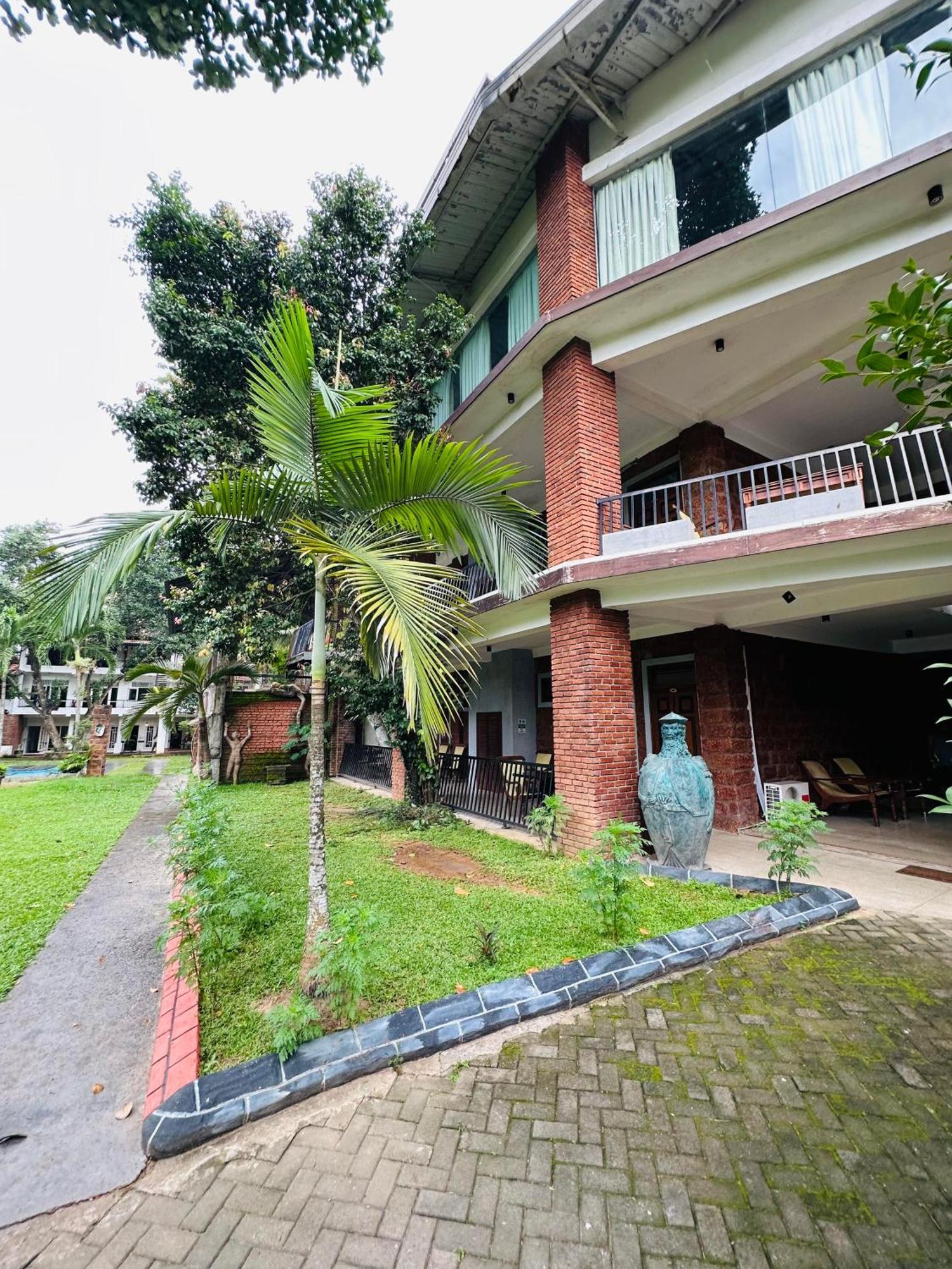 Lanka Bangla Inn Villas Restaurant & Travels Katunayaka Eksteriør billede